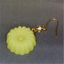 wp018：菊（黄）のフックピアス